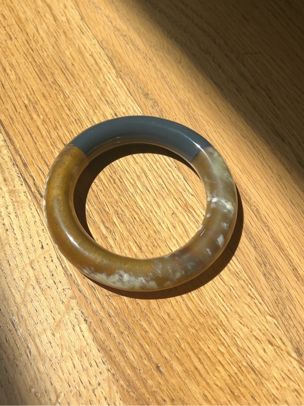 VIVO CTB166 NATURAL HORN BANGLE WITH LACQUER CHARCOAL